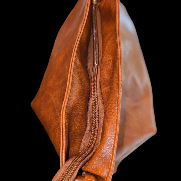 Vegan Leather Purse with Peacock strap - Picture 4 of 5